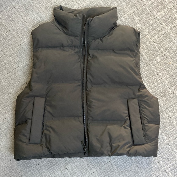 Zara Jackets & Blazers - Zara Puffer vest